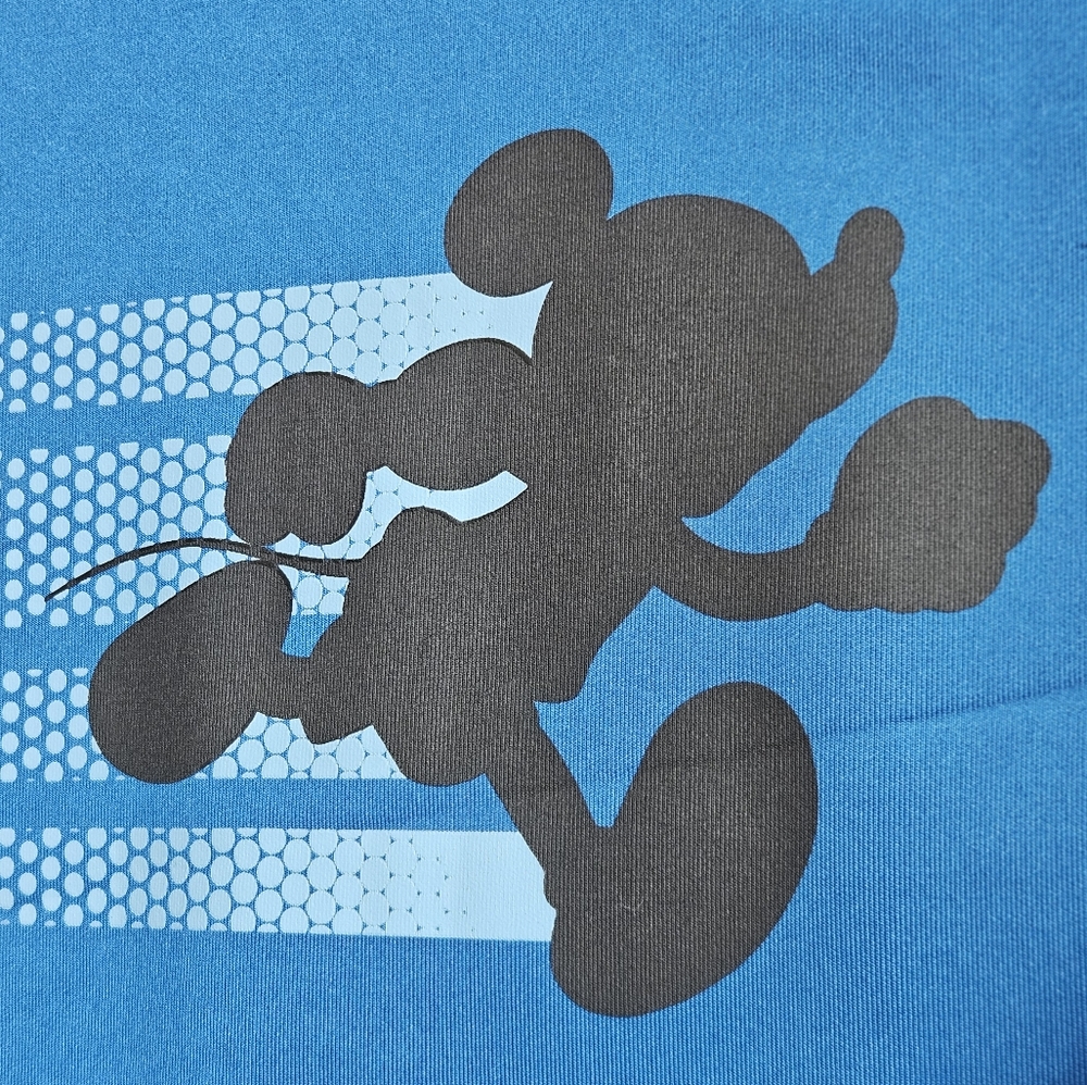 Authentic run Disney pullover from the 2024 race year. 🏁 - Picture 4 of 7